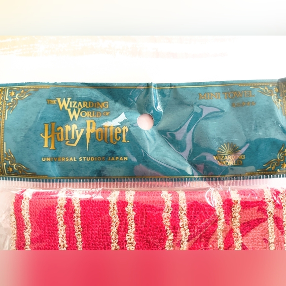 Universal Studios Japan Harry Potter Gryffindor Mini Towel - NEW - Picture 2 of 5